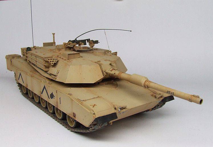 Склеиваемая пластиковая модель Американский танк U.S. M1A1 Abrams, масштаб 1:35